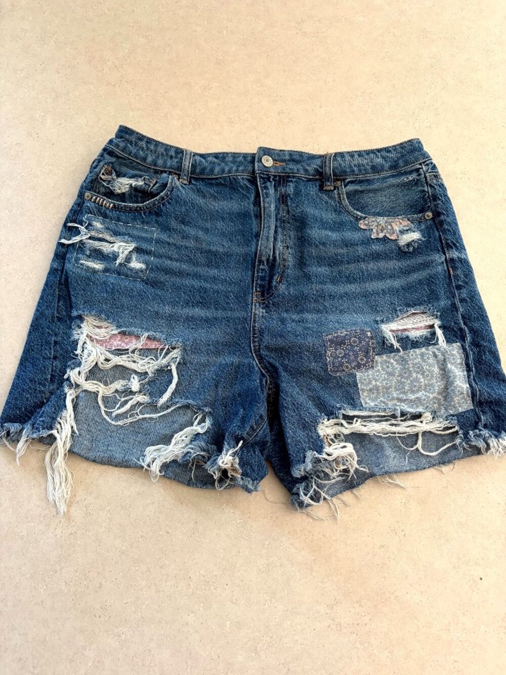 American Eagle Highest Rise Baggy '90s  Short Shorts Women Size 16 Distressed